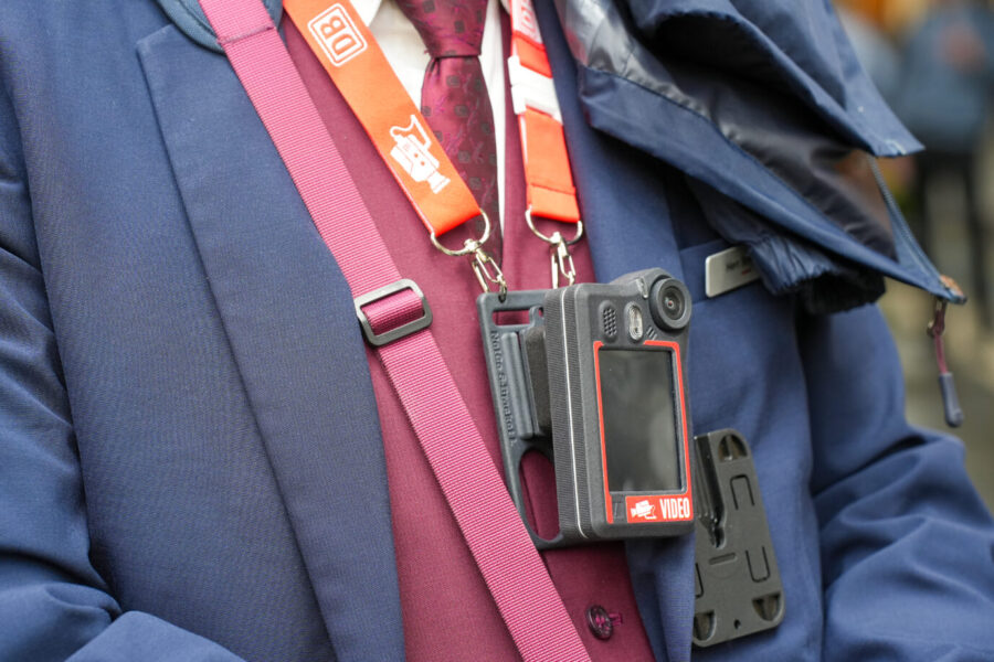 Einsatz von Bodycams bei den Kundenbetreuer der DB Regio Foto: Deutsche Bahn AG / Volker Emersleben