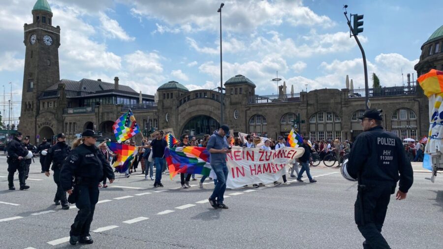 Linke demonstrieren gegen die Ehrung des argentinischen Präsidenten Javier Milei in Hamburg Foto: JF