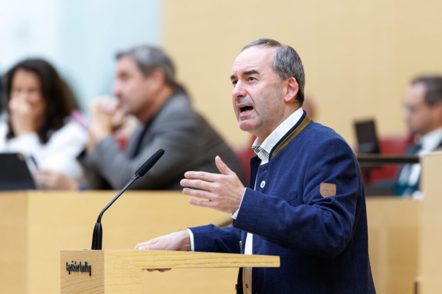 Was hat er mit dem SZ-Sparkurs zu tun? Freie Wähler Chef Hubert Aiwanger. Foto: picture alliance/dpa | Matthias Balk