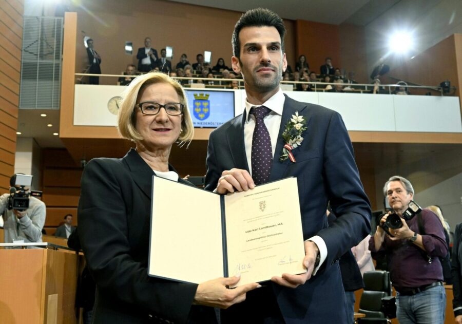 Genderverbot: Niederösterreichs Landeshauptfrau (Ministerpräsidentin) Johanna Mikl-Leitner (ÖVP) und ihr Stellvertreter Udo Landbauer (FPÖ) nach der Regierungsbildung am 23. März im Landtag.